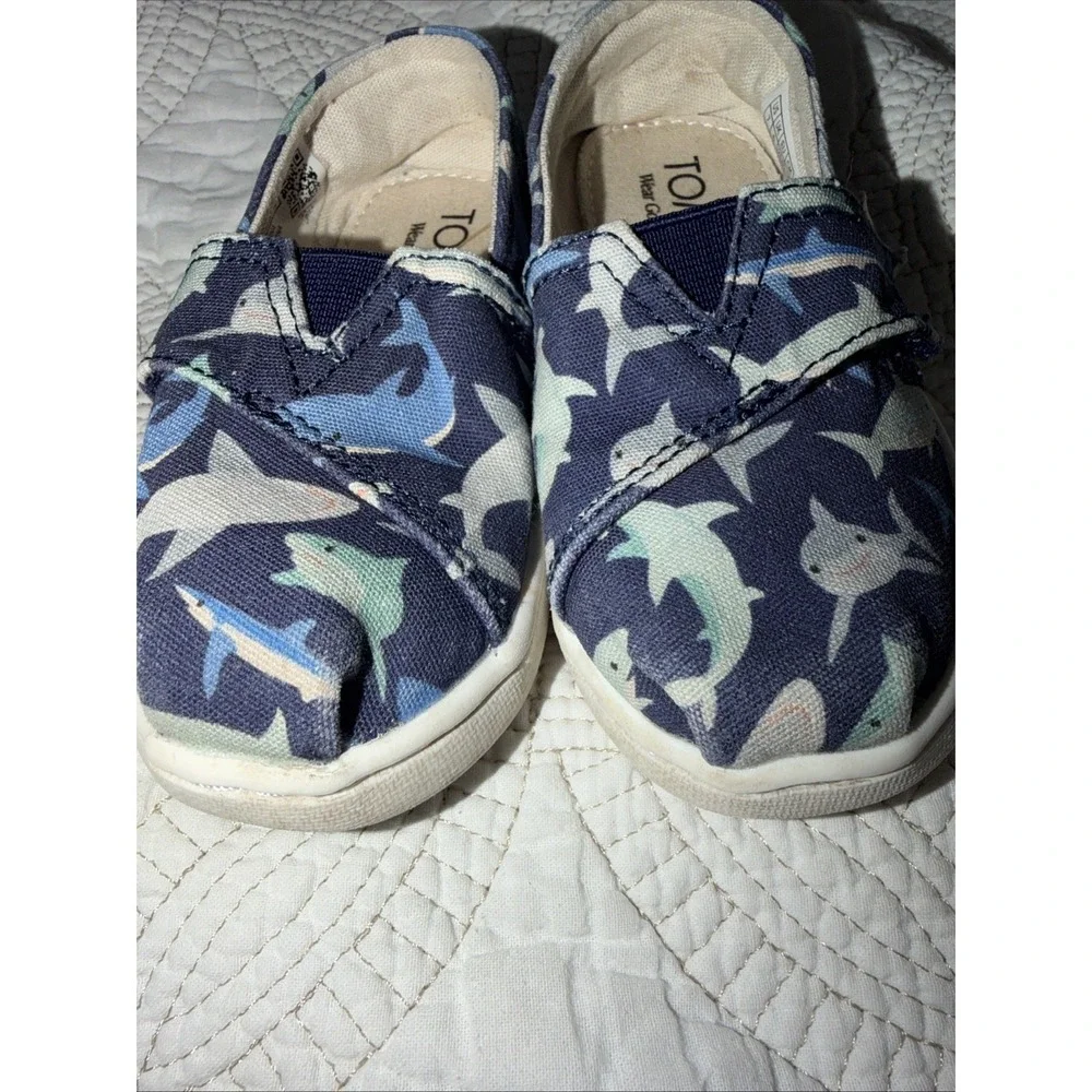 TOMS TODDLER SHARK BELMONT‎ SLIP ON SHOES BLUE DEPTHS SIZE 8 EUC